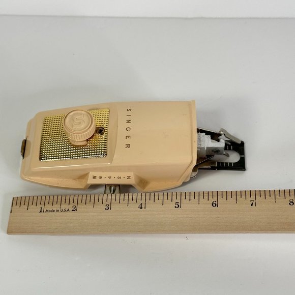 Singer Buttonholer in Case with Cams - Picture 11 of 16